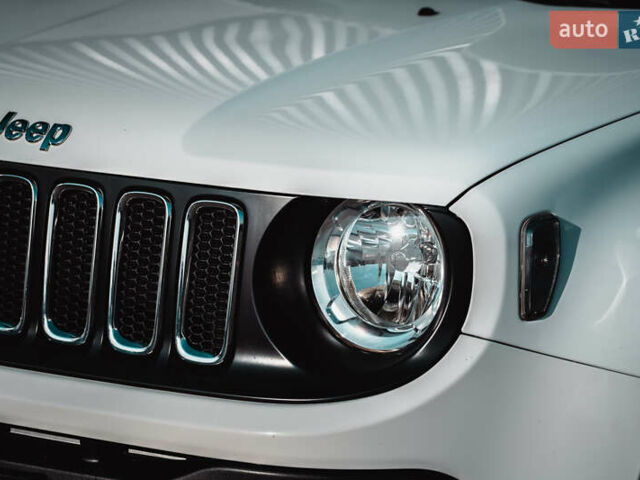 Белый Джип Ренегат, объемом двигателя 2.36 л и пробегом 141 тыс. км за 14200 $, фото 5 на Automoto.ua