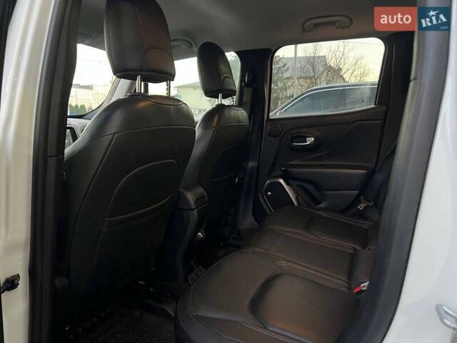 Білий Джип Ренегат, об'ємом двигуна 2.36 л та пробігом 41 тис. км за 16300 $, фото 16 на Automoto.ua