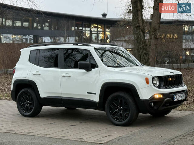 Білий Джип Ренегат, об'ємом двигуна 2.4 л та пробігом 150 тис. км за 11999 $, фото 11 на Automoto.ua