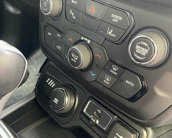 Белый Джип Ренегат, объемом двигателя 2.36 л и пробегом 40 тыс. км за 16000 $, фото 22 на Automoto.ua