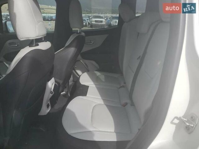 Білий Джип Ренегат, об'ємом двигуна 2.36 л та пробігом 116 тис. км за 8031 $, фото 8 на Automoto.ua