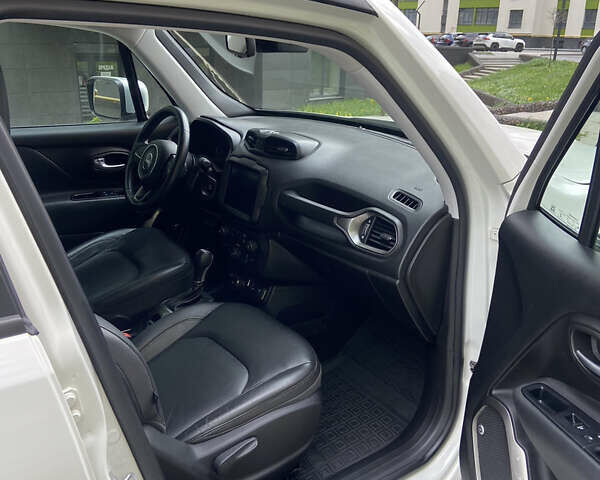 Белый Джип Ренегат, объемом двигателя 2.36 л и пробегом 40 тыс. км за 16000 $, фото 24 на Automoto.ua