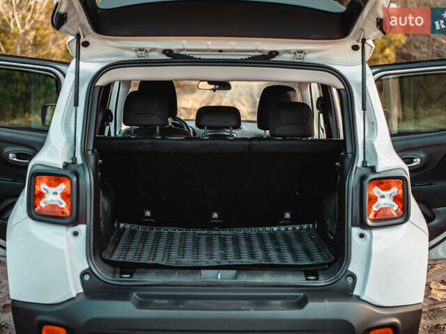 Белый Джип Ренегат, объемом двигателя 2.36 л и пробегом 141 тыс. км за 14200 $, фото 18 на Automoto.ua