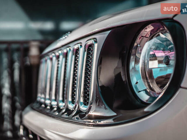 Белый Джип Ренегат, объемом двигателя 2.36 л и пробегом 141 тыс. км за 14200 $, фото 2 на Automoto.ua