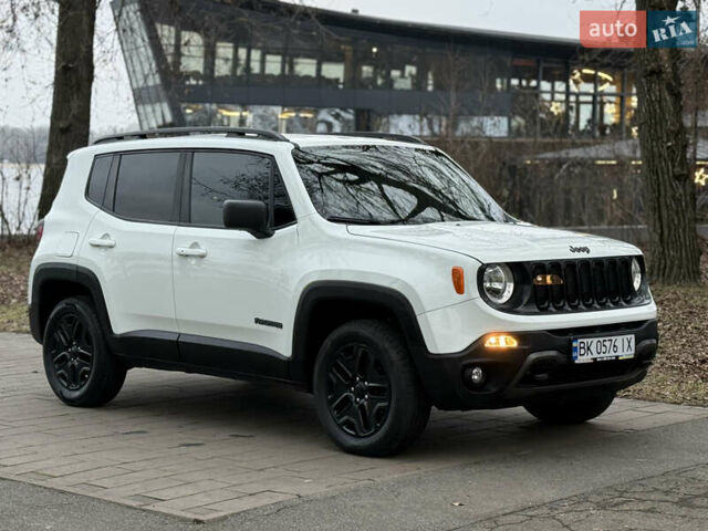 Білий Джип Ренегат, об'ємом двигуна 2.4 л та пробігом 150 тис. км за 11999 $, фото 10 на Automoto.ua