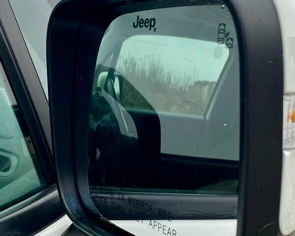 Білий Джип Ренегат, об'ємом двигуна 2.36 л та пробігом 123 тис. км за 15999 $, фото 6 на Automoto.ua