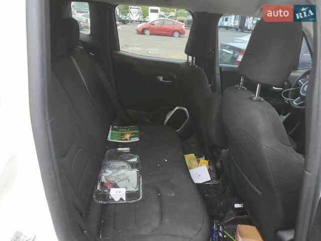 Белый Джип Ренегат, объемом двигателя 2.36 л и пробегом 110 тыс. км за 2800 $, фото 8 на Automoto.ua