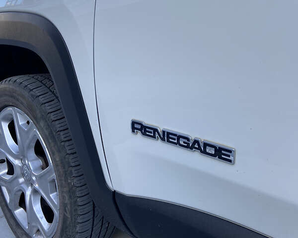 Белый Джип Ренегат, объемом двигателя 2.36 л и пробегом 40 тыс. км за 16000 $, фото 5 на Automoto.ua
