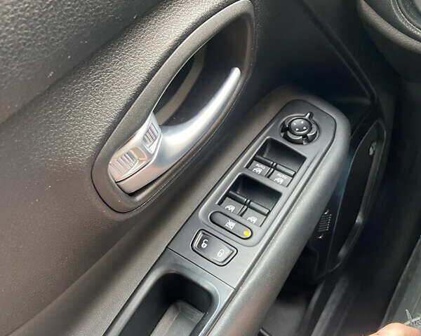 Белый Джип Ренегат, объемом двигателя 2.36 л и пробегом 40 тыс. км за 16000 $, фото 17 на Automoto.ua