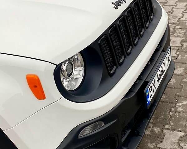 Білий Джип Ренегат, об'ємом двигуна 2.36 л та пробігом 123 тис. км за 15999 $, фото 18 на Automoto.ua