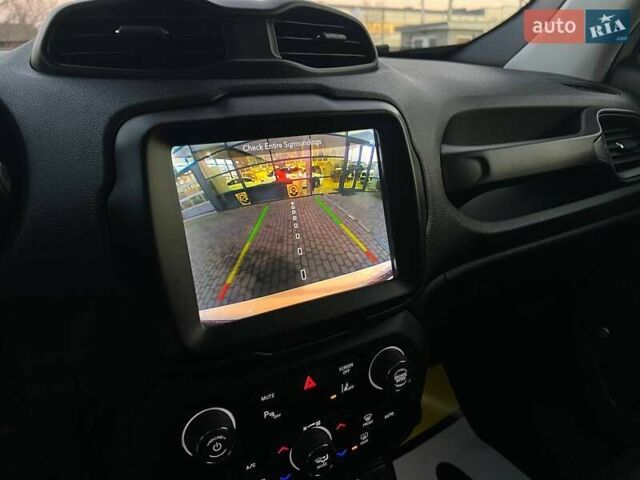 Білий Джип Ренегат, об'ємом двигуна 2.36 л та пробігом 41 тис. км за 16300 $, фото 22 на Automoto.ua