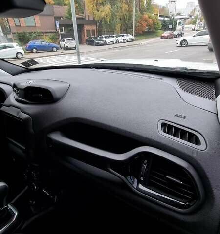 Білий Джип Ренегат, об'ємом двигуна 2.4 л та пробігом 79 тис. км за 14800 $, фото 12 на Automoto.ua