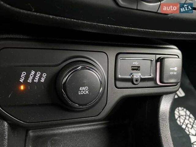 Белый Джип Ренегат, объемом двигателя 2.36 л и пробегом 122 тыс. км за 16200 $, фото 25 на Automoto.ua