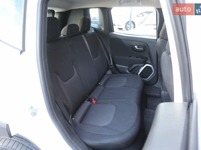 Джип Ренегат 2018 в Киеве на Automoto.ua Белый Джип Ренегат, объемом двигателя 2.36 л и пробегом 132 тыс. км за 13300 $, фото 10 на Automoto.ua