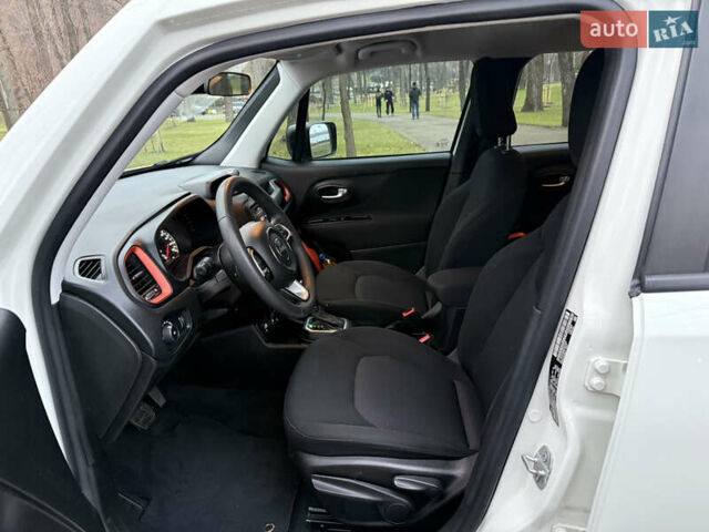 Білий Джип Ренегат, об'ємом двигуна 2.4 л та пробігом 150 тис. км за 11999 $, фото 25 на Automoto.ua