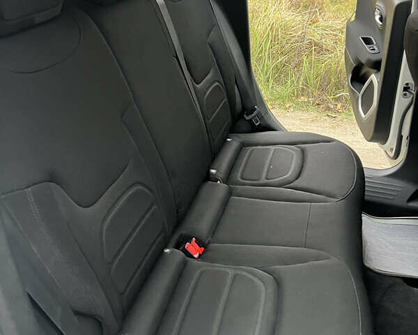 Джип Ренегат 2018 у Києві на Automoto.ua Білий Джип Ренегат, об'ємом двигуна 2.36 л та пробігом 125 тис. км за 13500 $, фото 2 на Automoto.ua