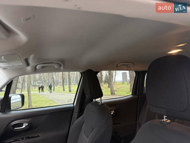 Білий Джип Ренегат, об'ємом двигуна 2.4 л та пробігом 150 тис. км за 11999 $, фото 28 на Automoto.ua