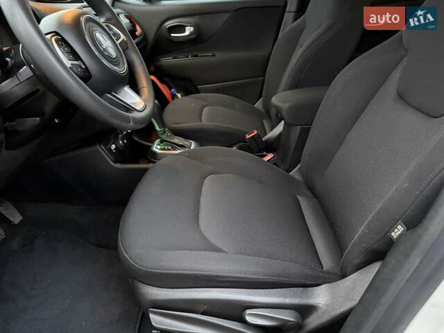 Білий Джип Ренегат, об'ємом двигуна 2.4 л та пробігом 150 тис. км за 11999 $, фото 26 на Automoto.ua