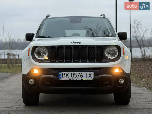 Білий Джип Ренегат, об'ємом двигуна 2.4 л та пробігом 150 тис. км за 11999 $, фото 6 на Automoto.ua