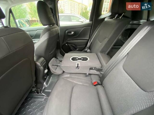 Білий Джип Ренегат, об'ємом двигуна 2.36 л та пробігом 123 тис. км за 15999 $, фото 27 на Automoto.ua