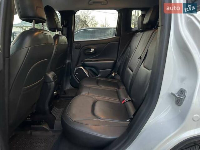 Білий Джип Ренегат, об'ємом двигуна 2.36 л та пробігом 41 тис. км за 16300 $, фото 14 на Automoto.ua