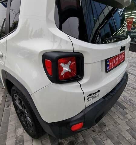 Білий Джип Ренегат, об'ємом двигуна 2.4 л та пробігом 79 тис. км за 14800 $, фото 5 на Automoto.ua