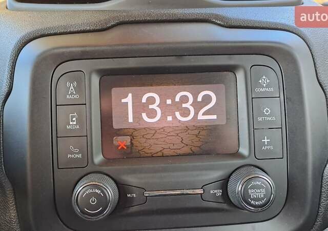 Білий Джип Ренегат, об'ємом двигуна 2.4 л та пробігом 133 тис. км за 12758 $, фото 32 на Automoto.ua