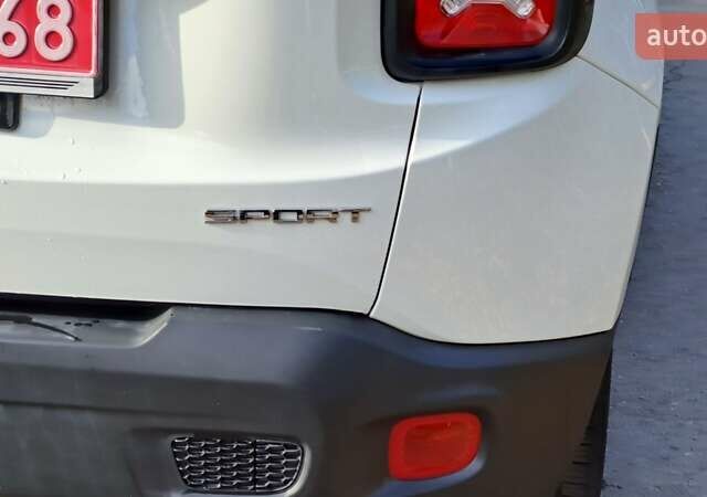 Білий Джип Ренегат, об'ємом двигуна 2.4 л та пробігом 133 тис. км за 12758 $, фото 7 на Automoto.ua