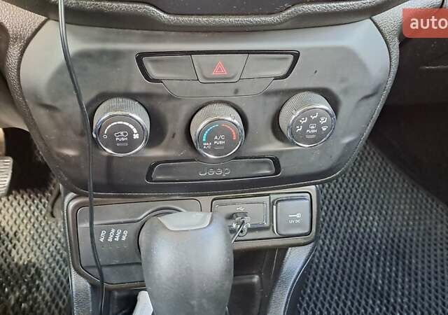 Білий Джип Ренегат, об'ємом двигуна 2.4 л та пробігом 133 тис. км за 12758 $, фото 17 на Automoto.ua