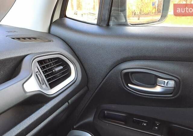 Білий Джип Ренегат, об'ємом двигуна 2.4 л та пробігом 133 тис. км за 12758 $, фото 24 на Automoto.ua