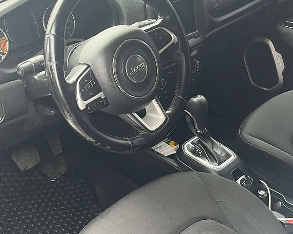 Білий Джип Ренегат, об'ємом двигуна 2.4 л та пробігом 188 тис. км за 13500 $, фото 4 на Automoto.ua