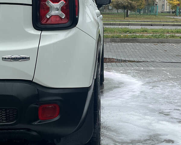 Білий Джип Ренегат, об'ємом двигуна 2.4 л та пробігом 188 тис. км за 13500 $, фото 11 на Automoto.ua