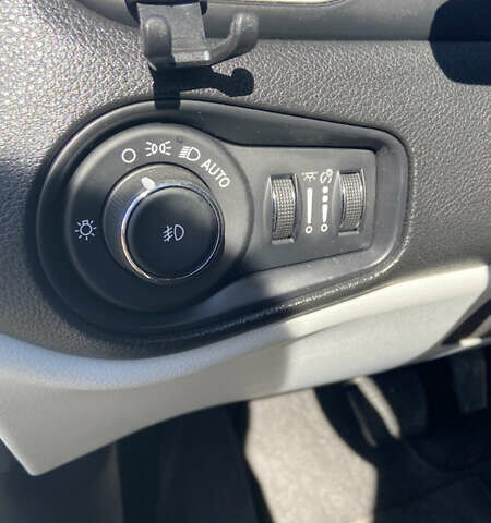 Белый Джип Ренегат, объемом двигателя 2.36 л и пробегом 151 тыс. км за 14300 $, фото 15 на Automoto.ua