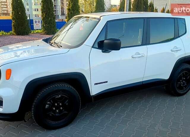 Білий Джип Ренегат, об'ємом двигуна 2.36 л та пробігом 96 тис. км за 11999 $, фото 7 на Automoto.ua