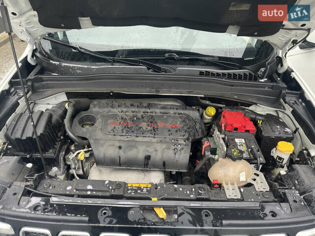 Білий Джип Ренегат, об'ємом двигуна 2.4 л та пробігом 188 тис. км за 13500 $, фото 6 на Automoto.ua