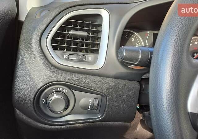 Білий Джип Ренегат, об'ємом двигуна 2.4 л та пробігом 133 тис. км за 12758 $, фото 14 на Automoto.ua