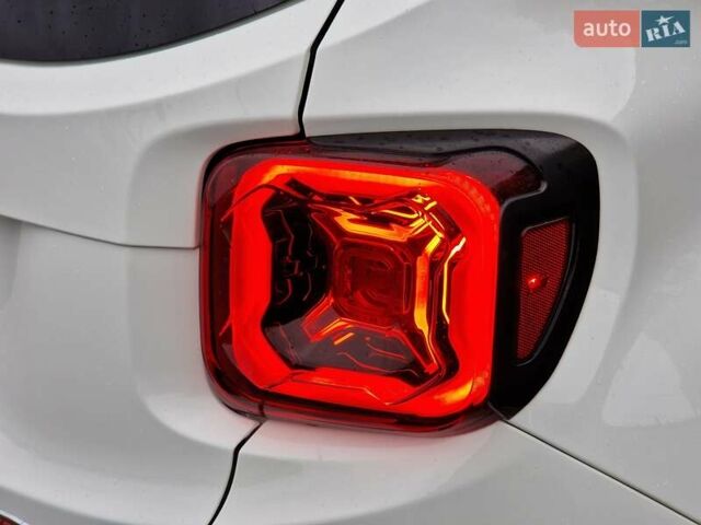 Джип Ренегат 2020 в Сумах на Automoto.ua Белый Джип Ренегат, объемом двигателя 1.33 л и пробегом 138 тыс. км за 16500 $, фото 19 на Automoto.ua