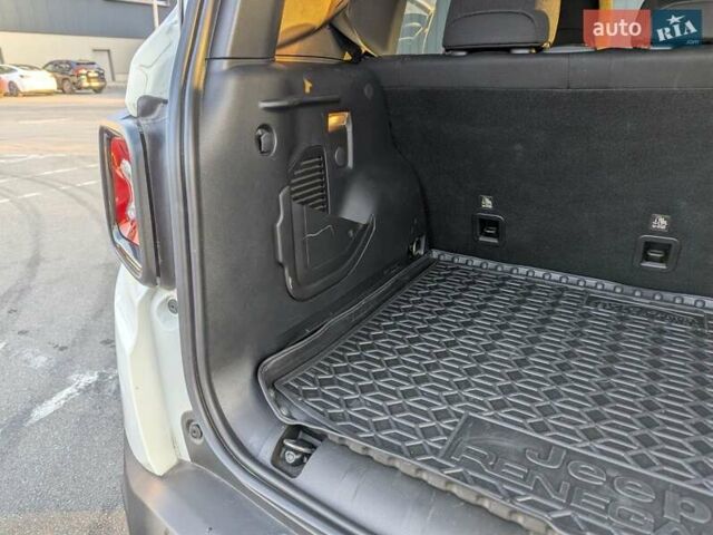 Белый Джип Ренегат, объемом двигателя 2.4 л и пробегом 48 тыс. км за 16200 $, фото 12 на Automoto.ua