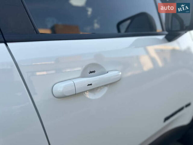 Белый Джип Ренегат, объемом двигателя 2.36 л и пробегом 61 тыс. км за 15400 $, фото 25 на Automoto.ua