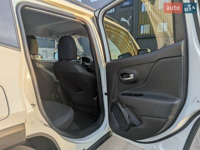 Белый Джип Ренегат, объемом двигателя 2.4 л и пробегом 48 тыс. км за 16200 $, фото 15 на Automoto.ua