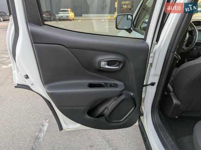 Белый Джип Ренегат, объемом двигателя 2.4 л и пробегом 48 тыс. км за 16200 $, фото 18 на Automoto.ua