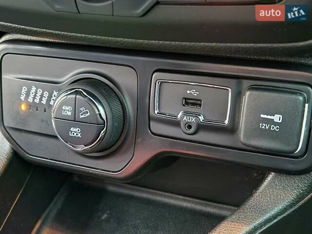 Джип Ренегат 2020 в Сумах на Automoto.ua Белый Джип Ренегат, объемом двигателя 1.33 л и пробегом 138 тыс. км за 16500 $, фото 31 на Automoto.ua