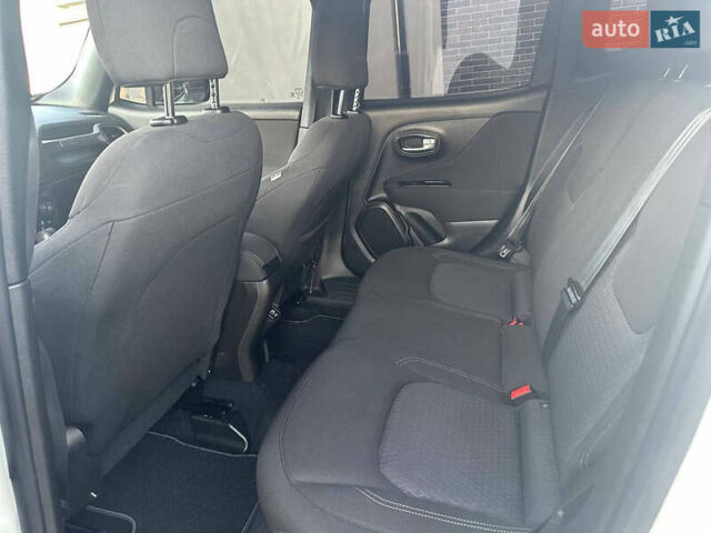 Белый Джип Ренегат, объемом двигателя 2.36 л и пробегом 61 тыс. км за 15400 $, фото 32 на Automoto.ua