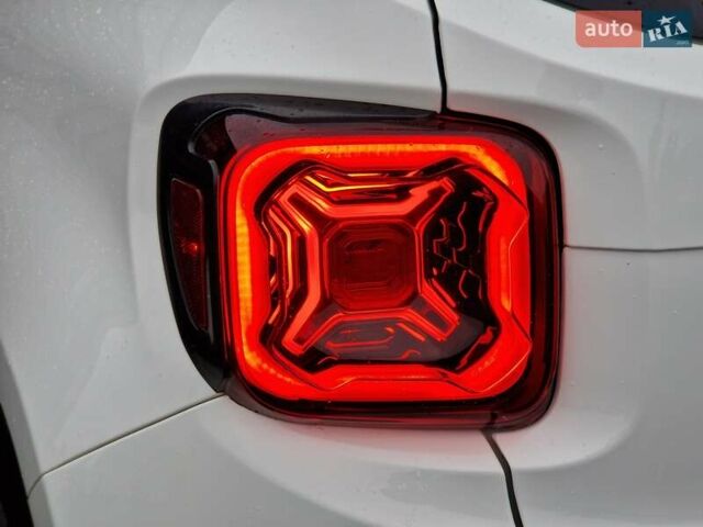 Джип Ренегат 2020 в Сумах на Automoto.ua Белый Джип Ренегат, объемом двигателя 1.33 л и пробегом 138 тыс. км за 16500 $, фото 18 на Automoto.ua