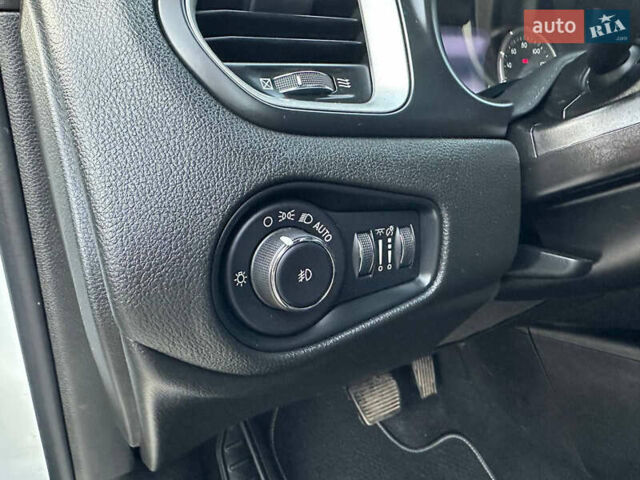 Белый Джип Ренегат, объемом двигателя 2.36 л и пробегом 61 тыс. км за 15400 $, фото 44 на Automoto.ua