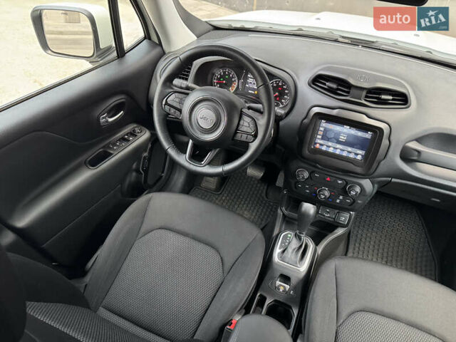 Білий Джип Ренегат, об'ємом двигуна 2.4 л та пробігом 46 тис. км за 15750 $, фото 43 на Automoto.ua