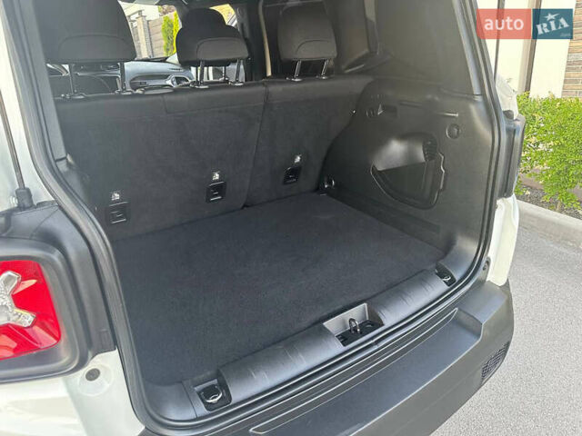 Белый Джип Ренегат, объемом двигателя 2.36 л и пробегом 61 тыс. км за 15400 $, фото 30 на Automoto.ua