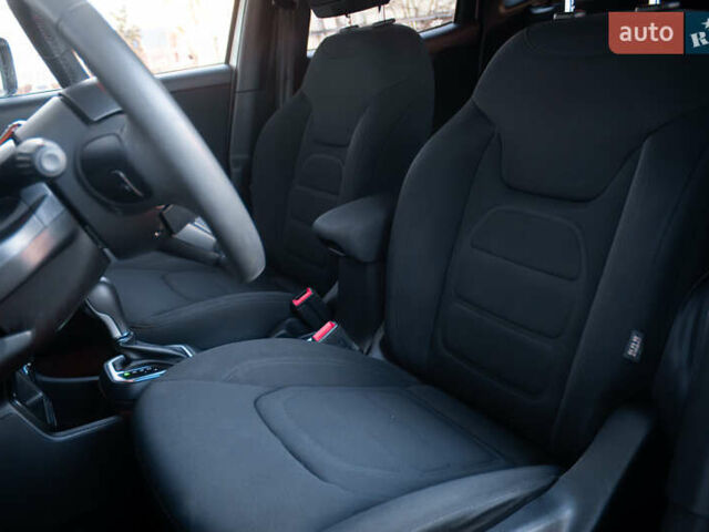 Белый Джип Ренегат, объемом двигателя 0 л и пробегом 95 тыс. км за 15800 $, фото 10 на Automoto.ua