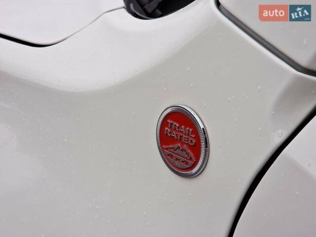 Джип Ренегат 2020 в Сумах на Automoto.ua Белый Джип Ренегат, объемом двигателя 1.33 л и пробегом 138 тыс. км за 16500 $, фото 22 на Automoto.ua