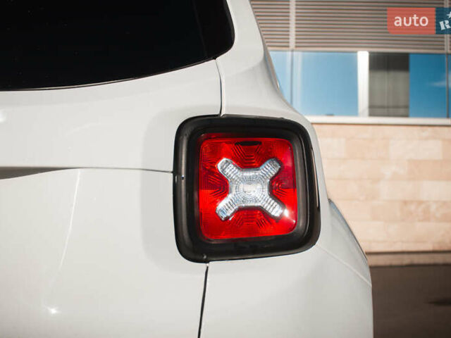 Белый Джип Ренегат, объемом двигателя 0 л и пробегом 95 тыс. км за 15800 $, фото 33 на Automoto.ua